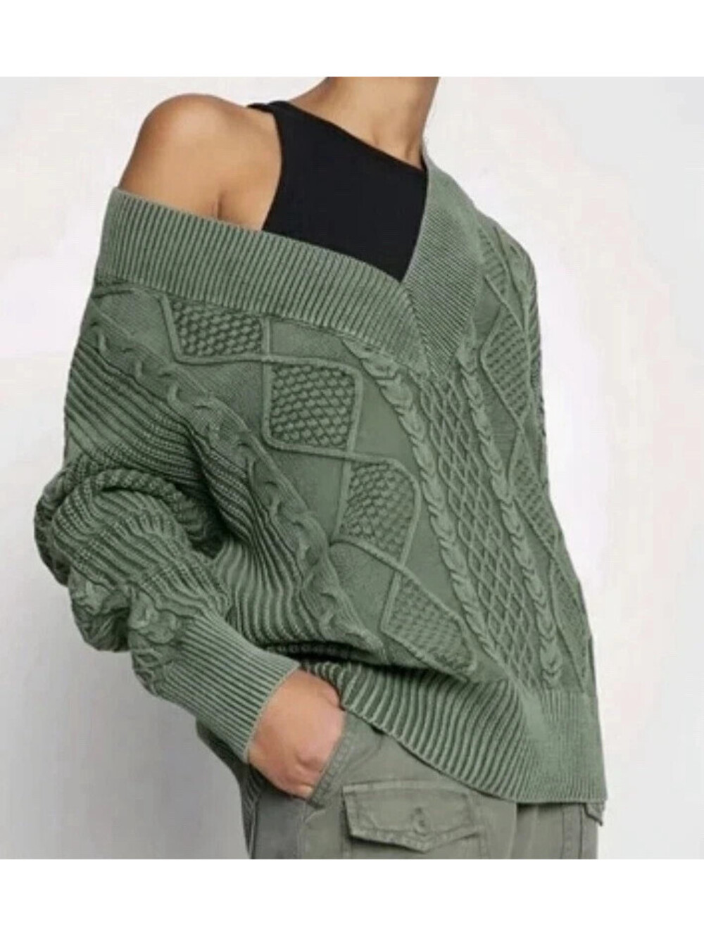 Aerie Womens Medium M Sage Green Cable Knit Oversized V-Neck Sweater Cozy Chunky